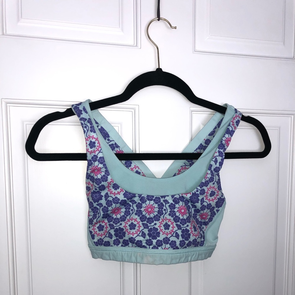 Lululemon sports bra (crossed back)